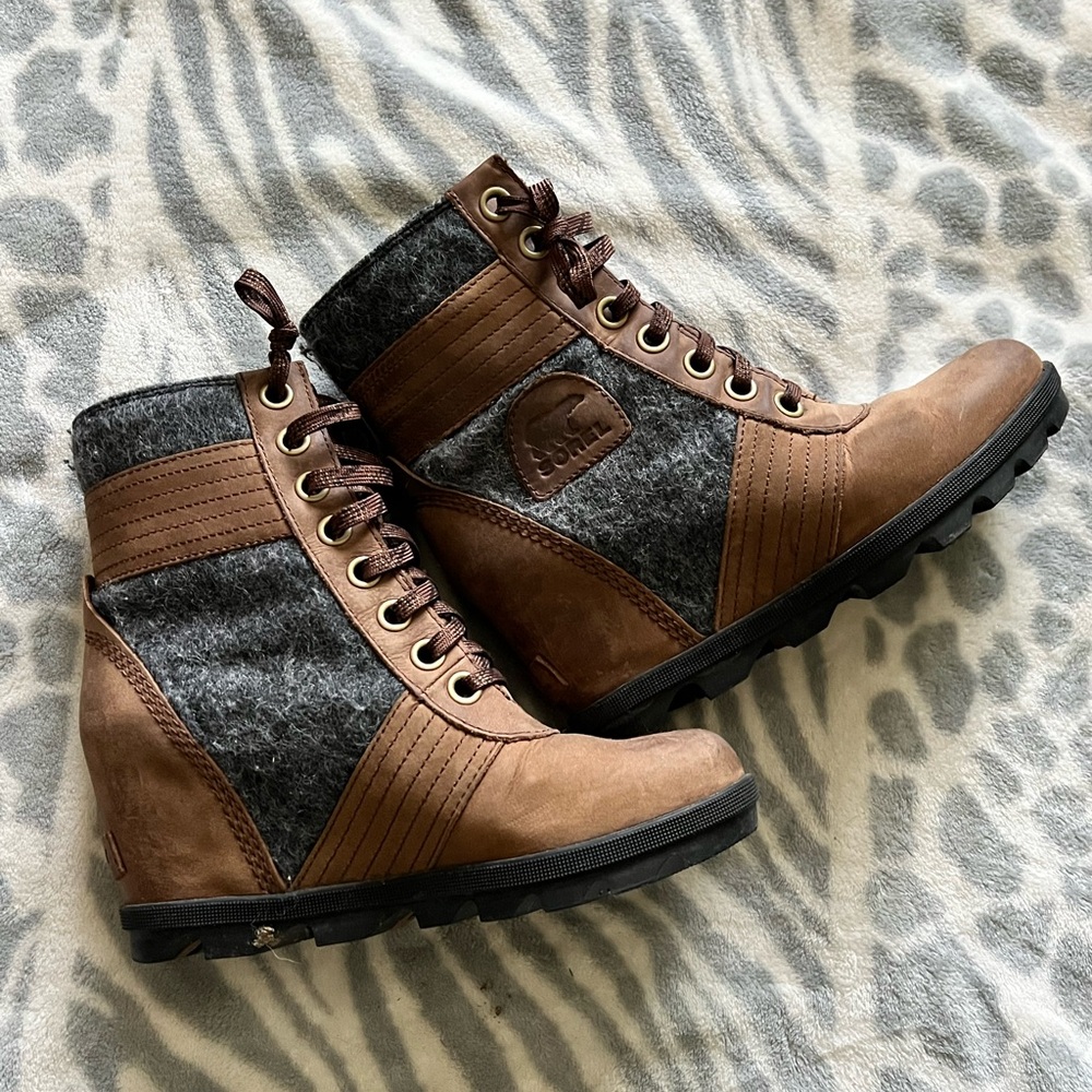 Sorel Women's Lace Up Brown and Gray Boots